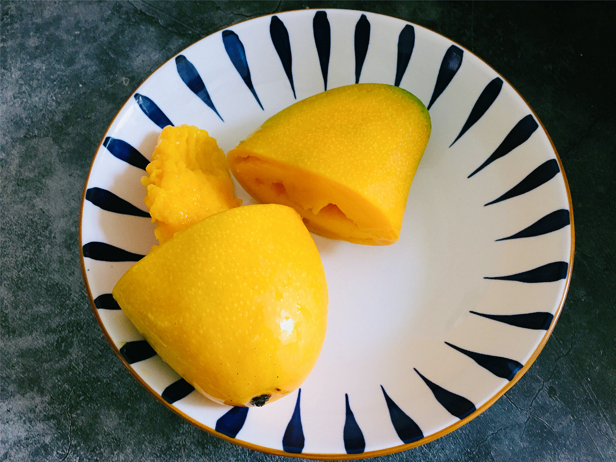 超实用的4种芒果切法，简单省事儿不脏手