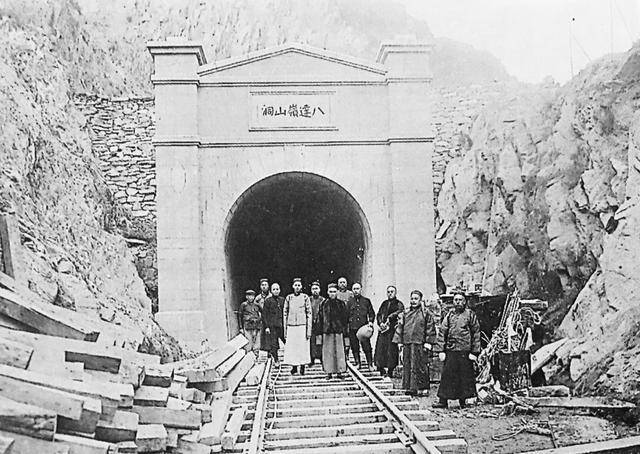 1907年詹天佑主持修建什么隧道哪条铁路