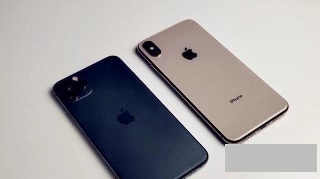 苹果11与xsmax哪个好(iPhone11和XsMax手机性能对比)