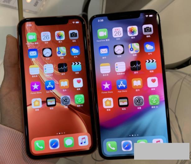 苹果11与xsmax哪个好(iPhone11和XsMax手机性能对比)