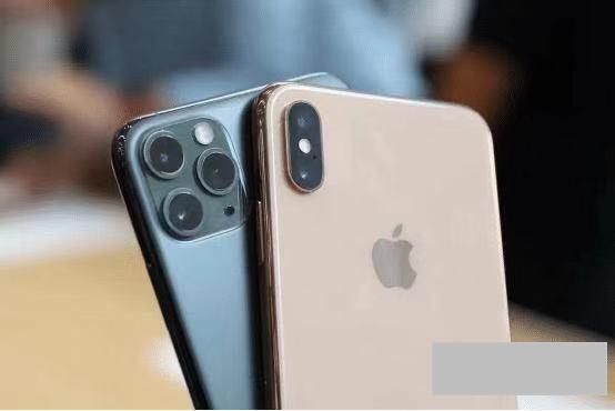 苹果11与xsmax哪个好(iPhone11和XsMax手机性能对比)