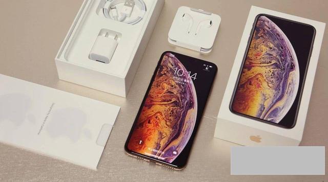 苹果11与xsmax哪个好(iPhone11和XsMax手机性能对比)